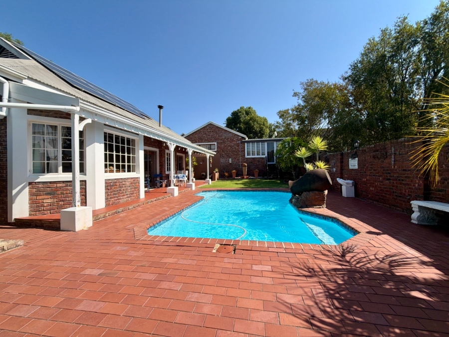 7 Bedroom Property for Sale in Heather Park Western Cape